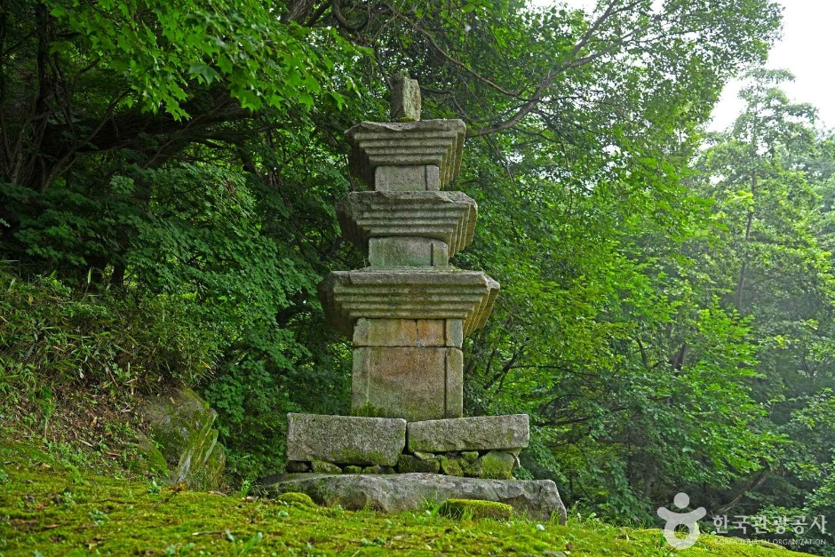 제천 소악사지 삼층석탑 여행 추천 - 로드트립
