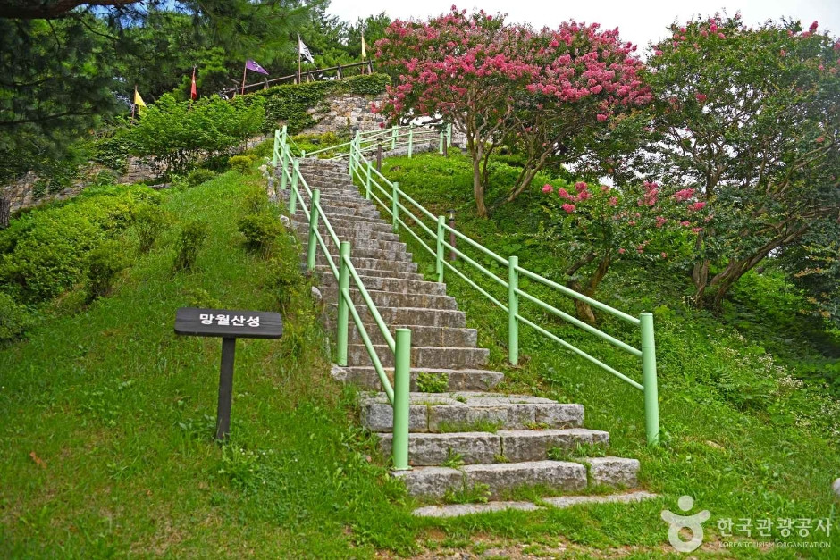 제천 청풍 망월산성 여행 추천 - 로드트립