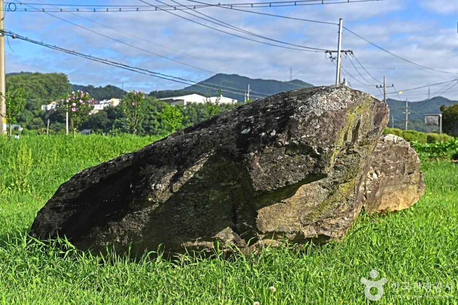 충주 신청리 지석묘 여행 추천 - 로드트립