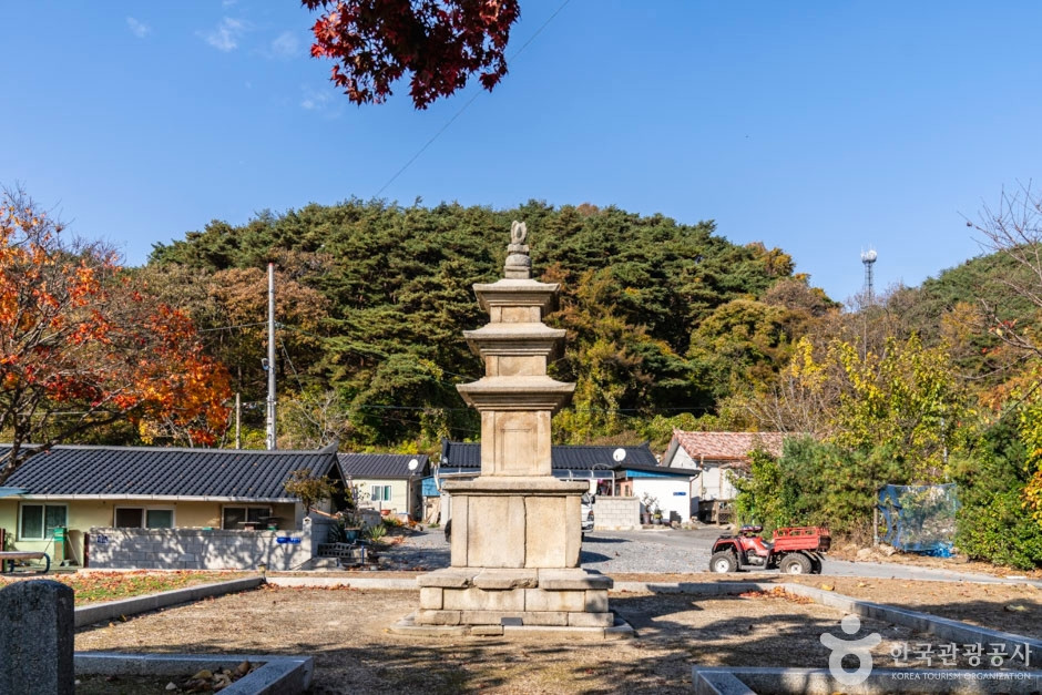 단양 향산리 삼층석탑 여행 추천 - 로드트립