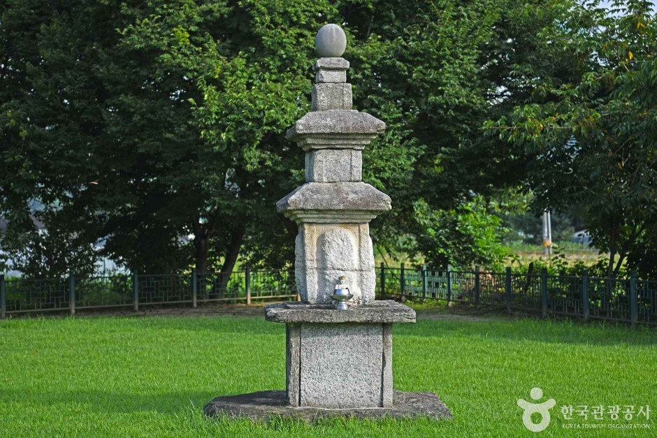 충주 원평리 삼층석탑 여행 추천 - 로드트립