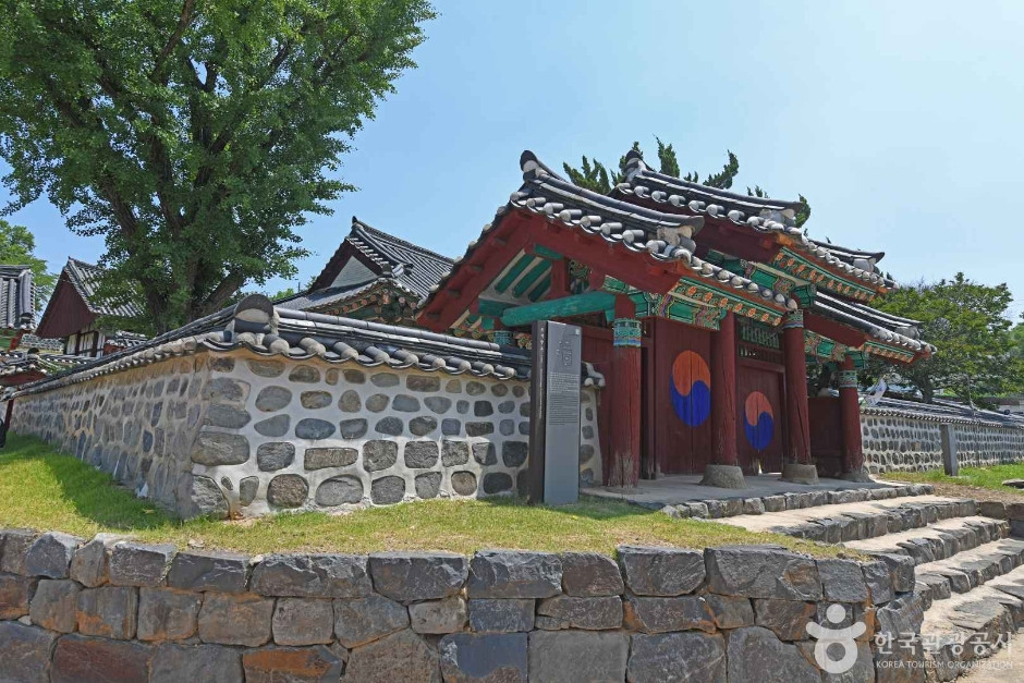 부여향교 여행 추천 - 로드트립