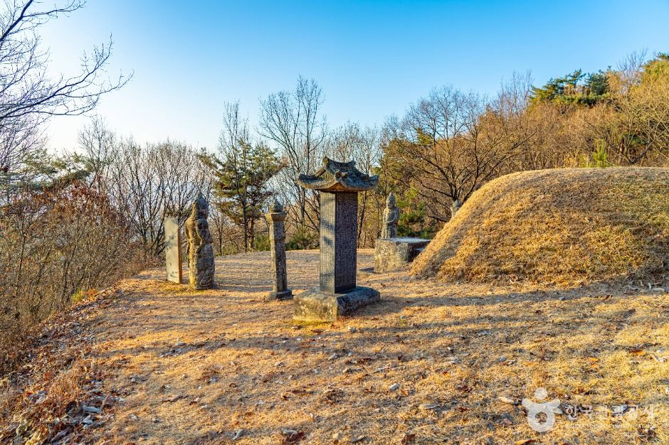 박문수묘 여행 추천 - 로드트립