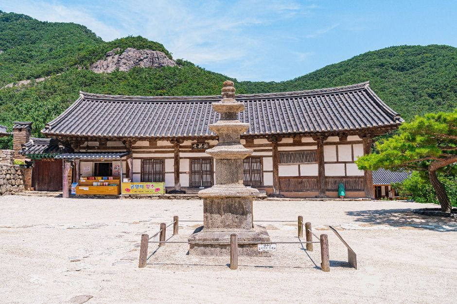내소사삼층석탑 여행 추천 - 로드트립