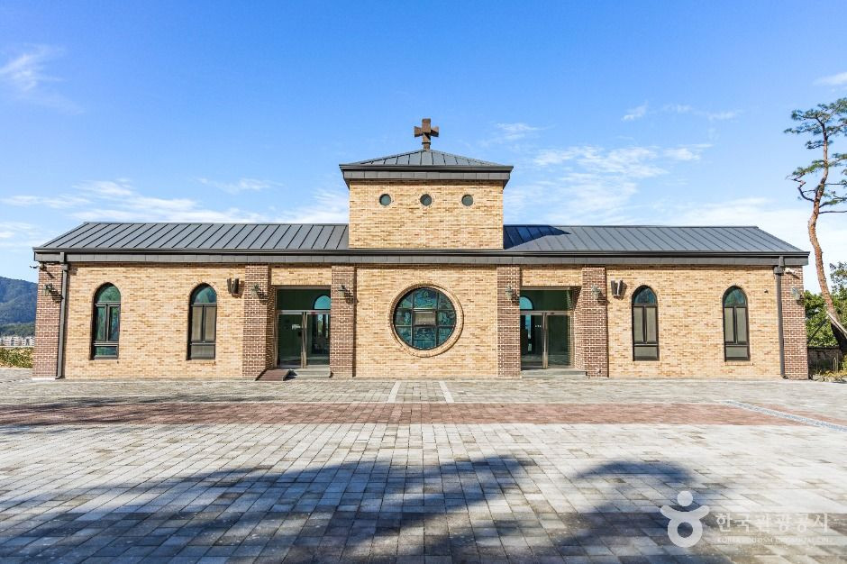 감곡매괴성모순례지성당 여행 추천 - 로드트립