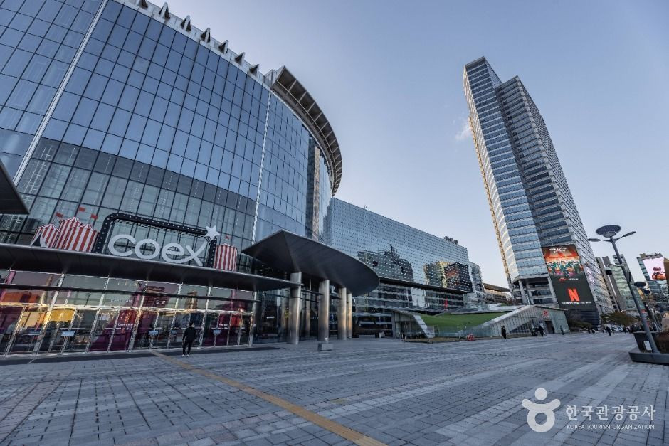 코엑스동측광장 여행 추천 - 로드트립
