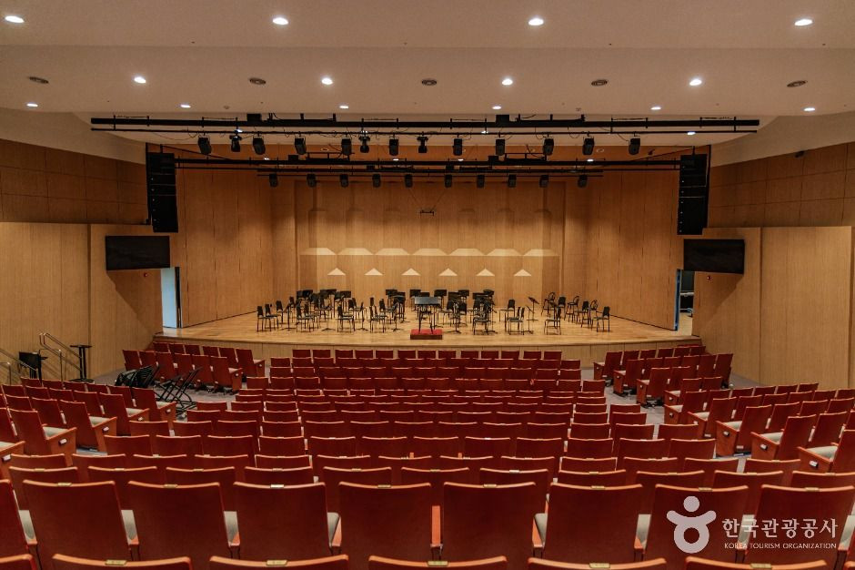 심산기념문화센터 여행 추천 - 로드트립