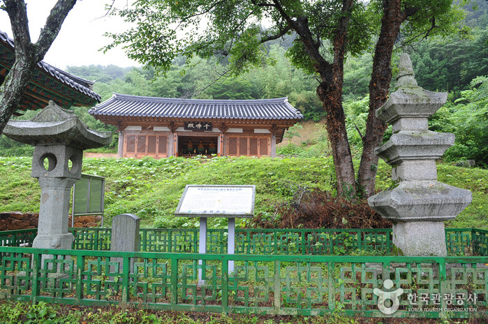 용천사 석등 여행 추천 - 로드트립