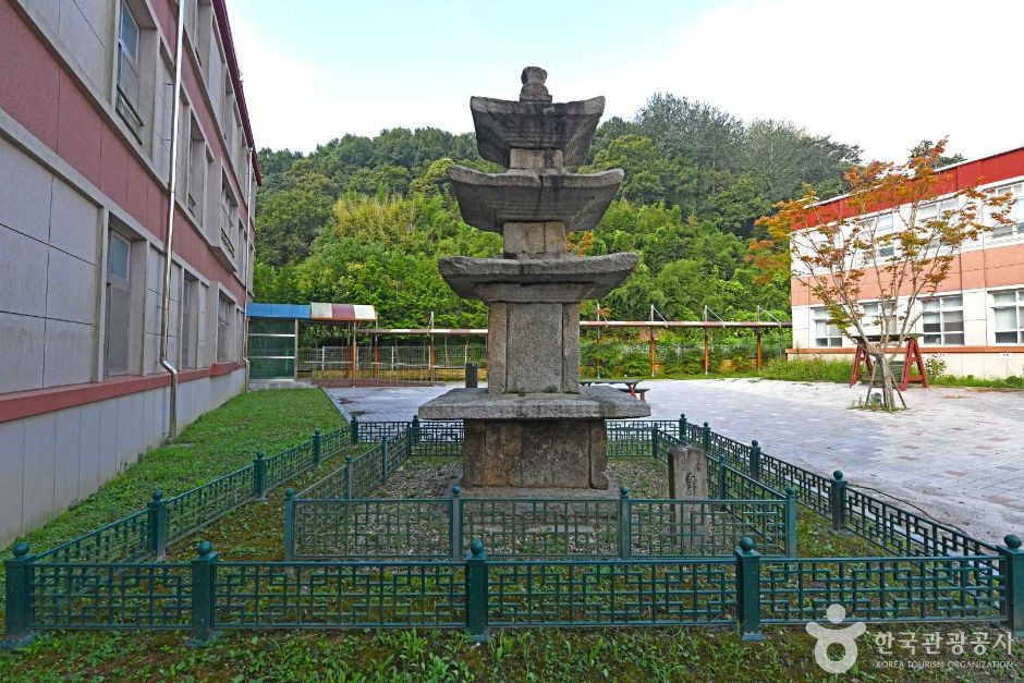 순화리 삼층석탑 여행 추천 - 로드트립