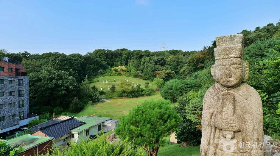 류순정·류홍 부자 묘역 여행 추천 - 로드트립