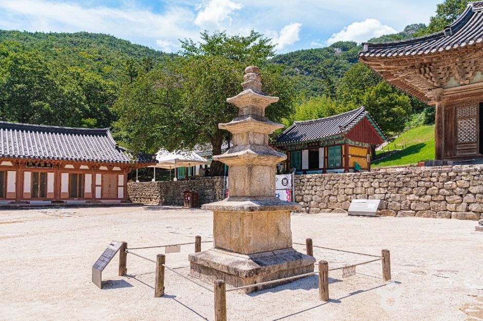 내소사삼층석탑 여행 추천 - 로드트립