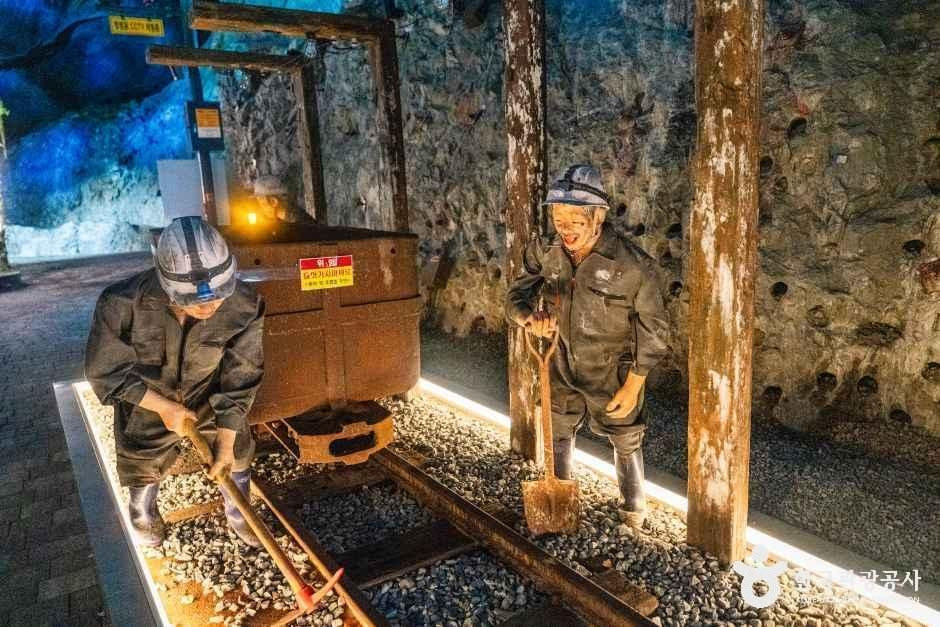 장령산자연휴양림 숲속동굴 여행 추천 - 로드트립