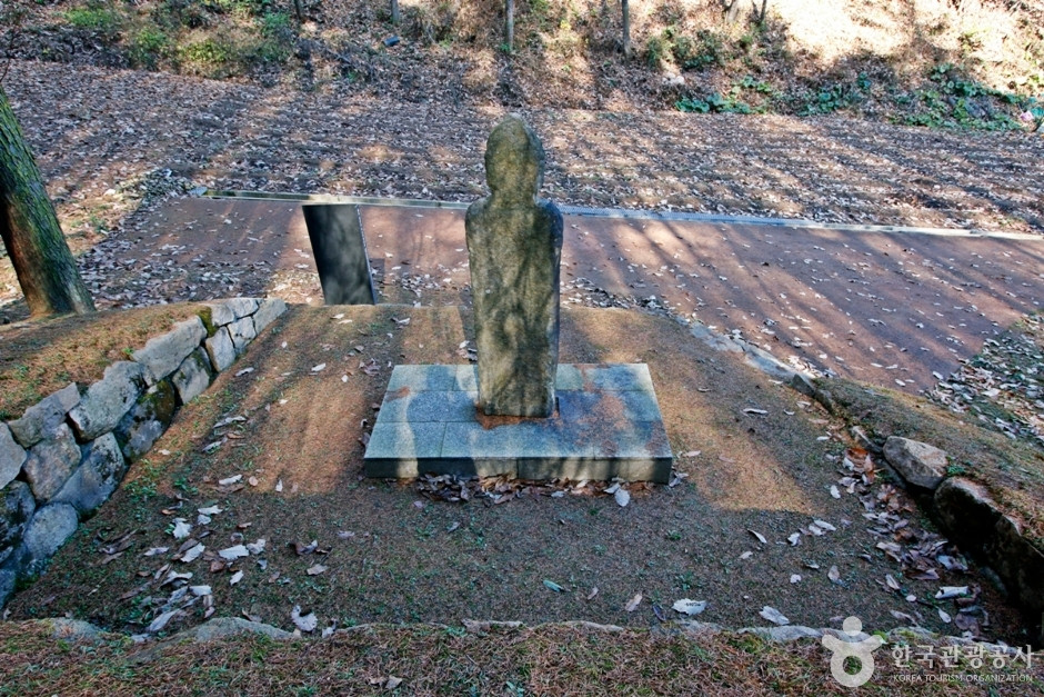 충주 강천리 석조여래입상 여행 추천 - 로드트립