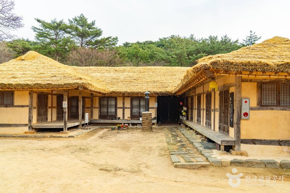 이응로선생사적지(수덕여관) 여행 추천 - 로드트립