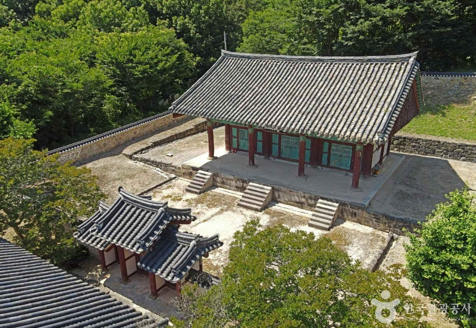 연산향교 대성전 여행 추천 - 로드트립
