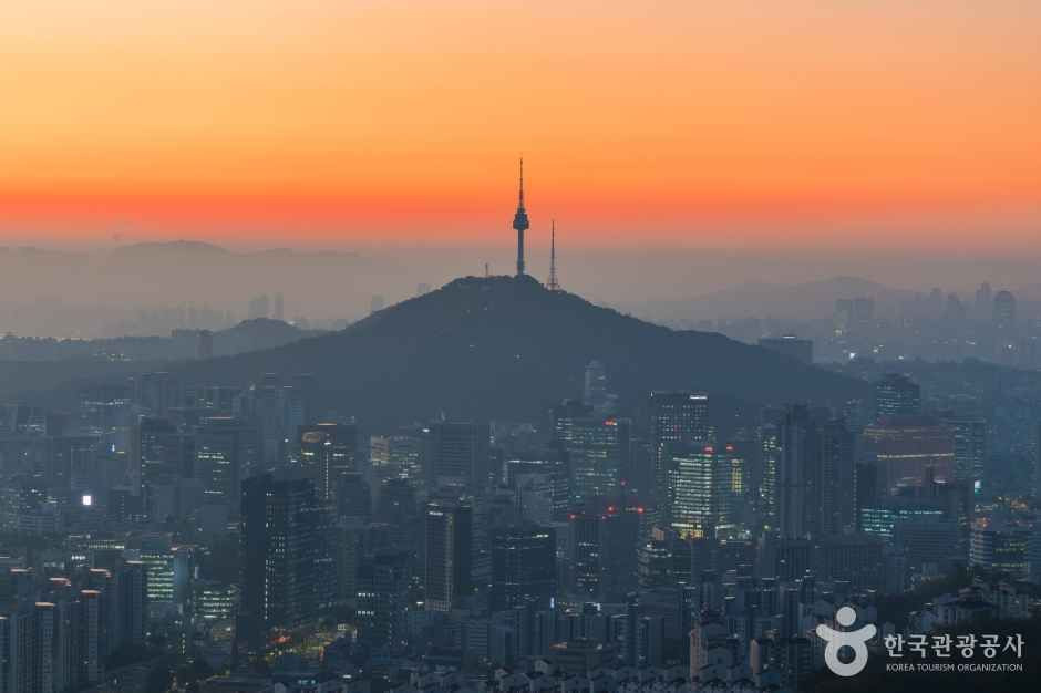 무악산 동봉수대 터 여행 추천 - 로드트립