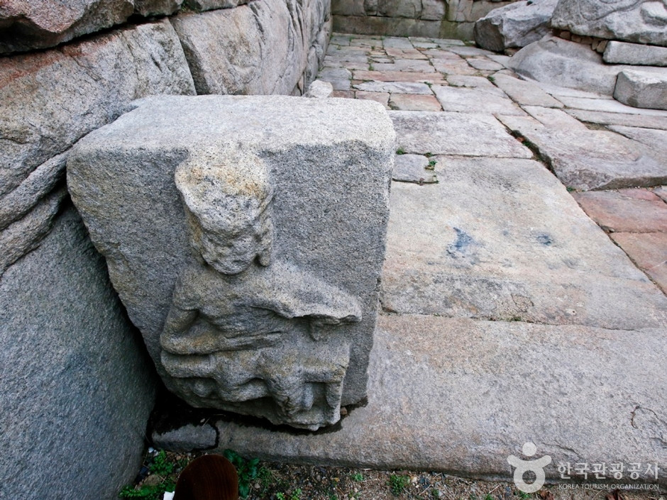 충주 미륵대원지 석조보살의좌상 여행 추천 - 로드트립