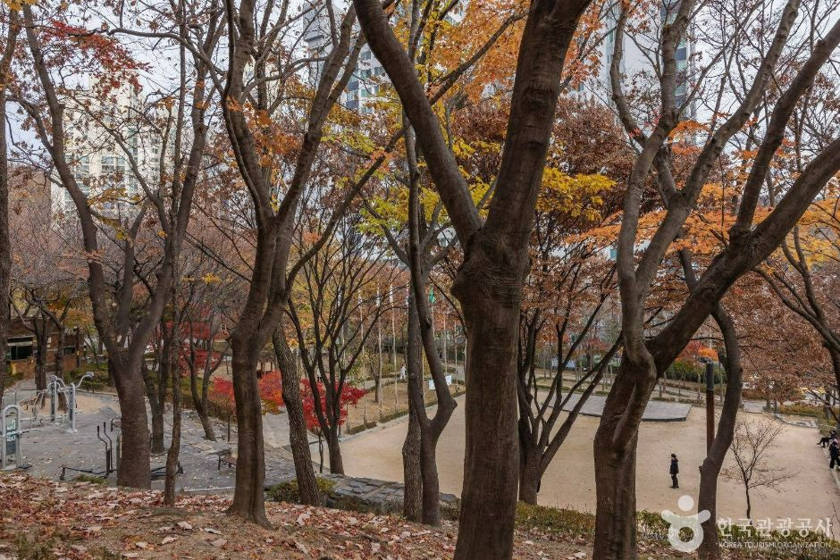 산기슭 공원 여행 추천 - 로드트립