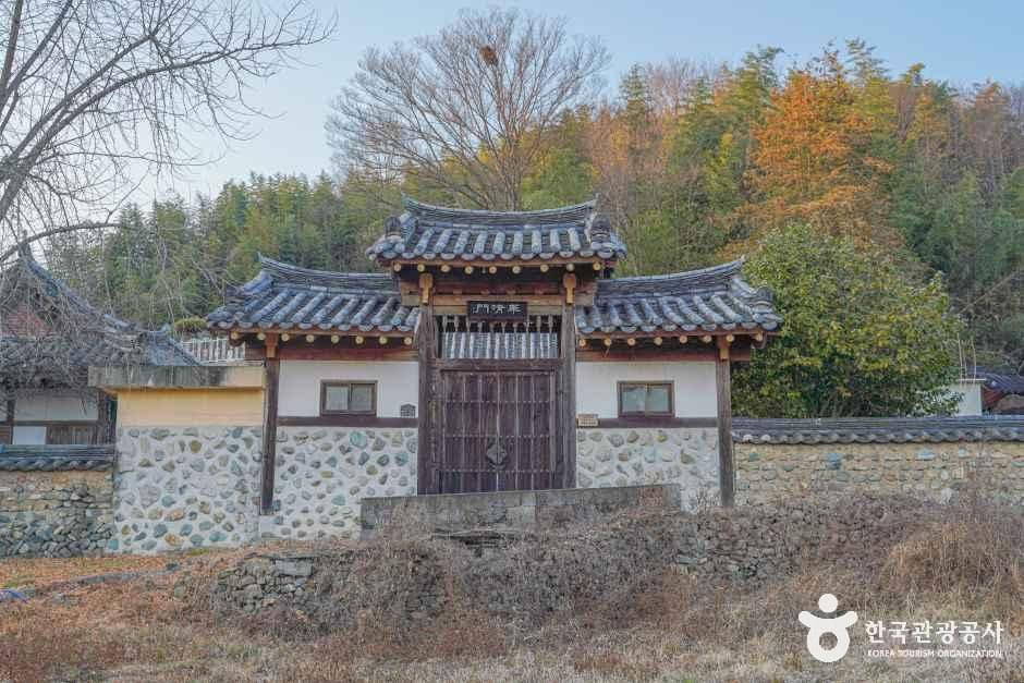 함안 고려동 유적지 여행 추천 - 로드트립