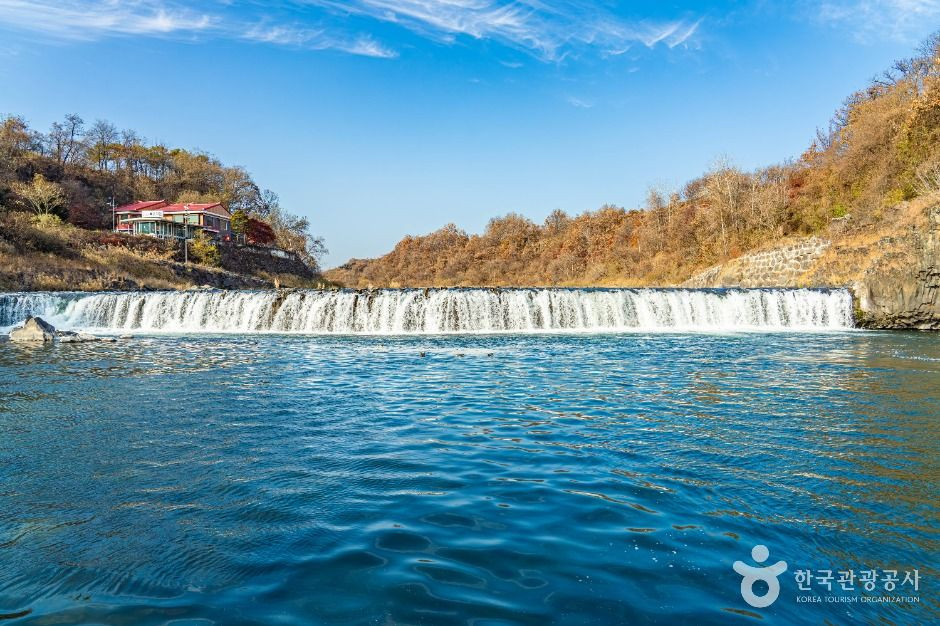 직탕폭포 (한탄강 유네스코 세계지질공원) 여행 추천 - 로드트립