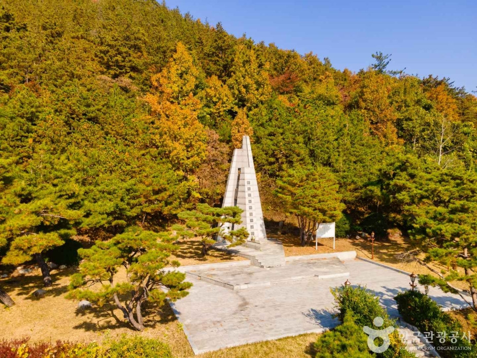 동학농민혁명기념탑 여행 추천 - 로드트립
