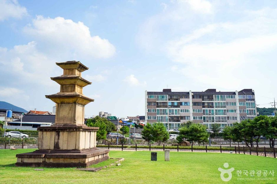 창녕 술정리 동 삼층석탑 여행 추천 - 로드트립