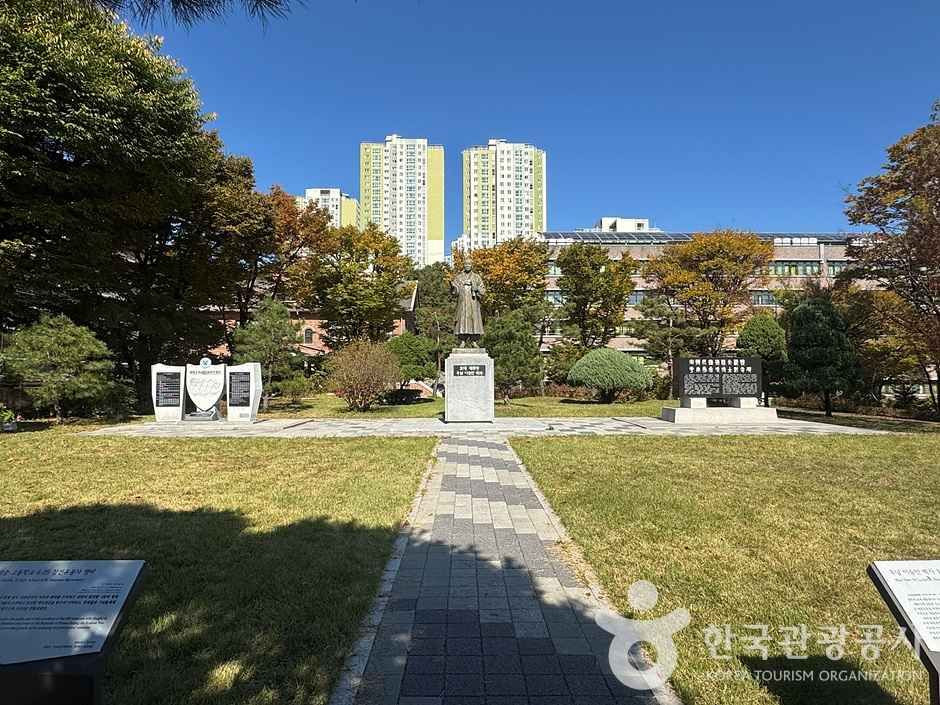 우남 이승만박사 동상 여행 추천 - 로드트립