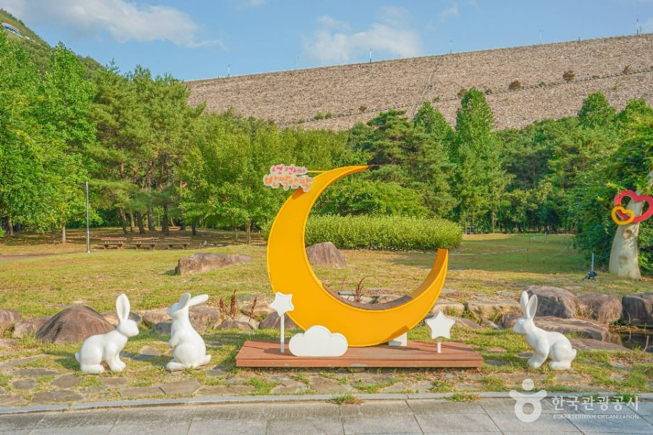 밀양댐 생태공원 여행 추천 - 로드트립