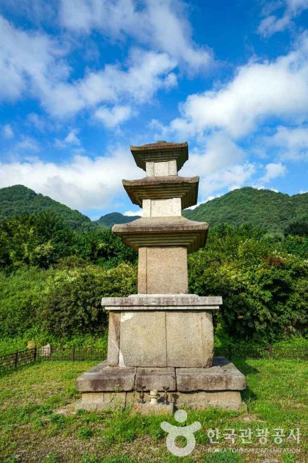 삼장사지 삼층석탑 여행 추천 - 로드트립