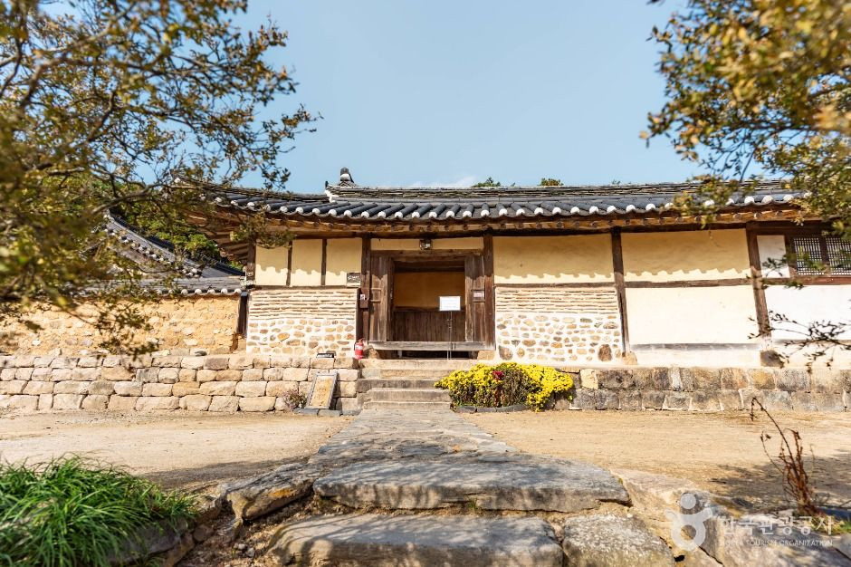 논산명재고택 여행 추천 - 로드트립