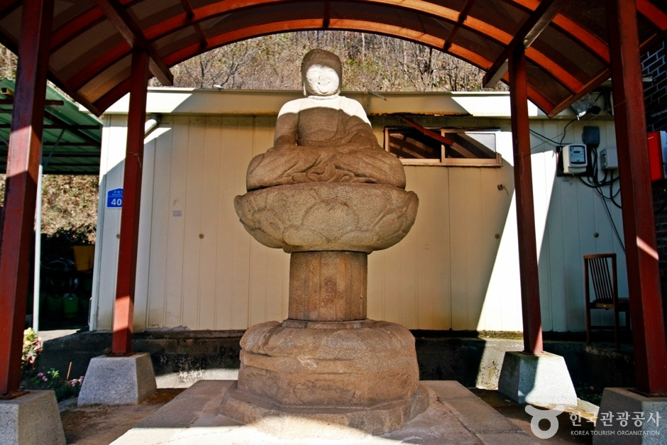 충주 오갑사지 석조여래좌상 여행 추천 - 로드트립