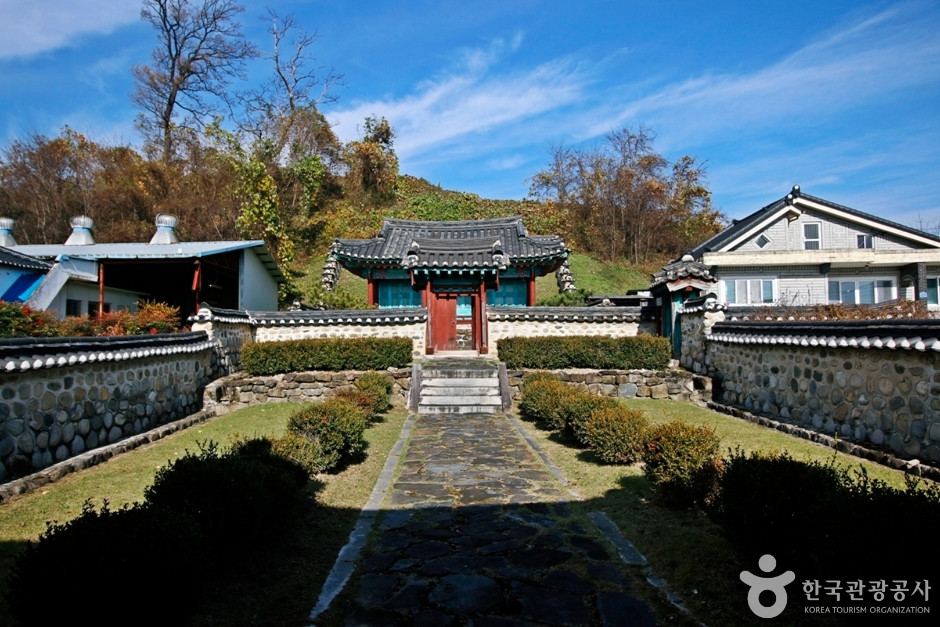 충주 박팽년 사당 여행 추천 - 로드트립
