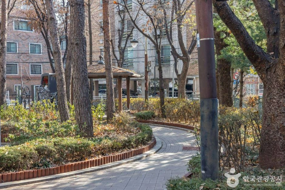 역삼개나리공원 여행 추천 - 로드트립