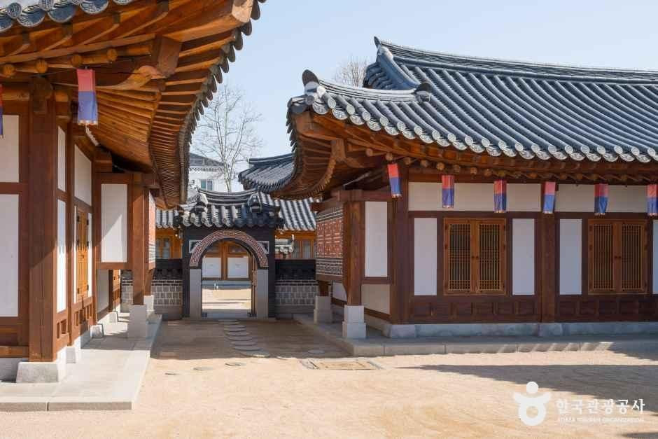 수원전통문화관 여행 추천 - 로드트립