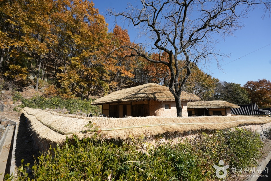 경충사(정기룡장군유허지) 여행 추천 - 로드트립