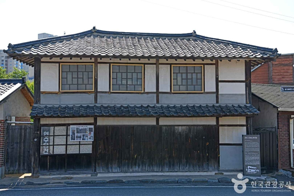 강경 구 연수당 건재 약방 여행 추천 - 로드트립