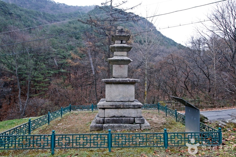 충주 미륵대원지 삼층석탑 여행 추천 - 로드트립