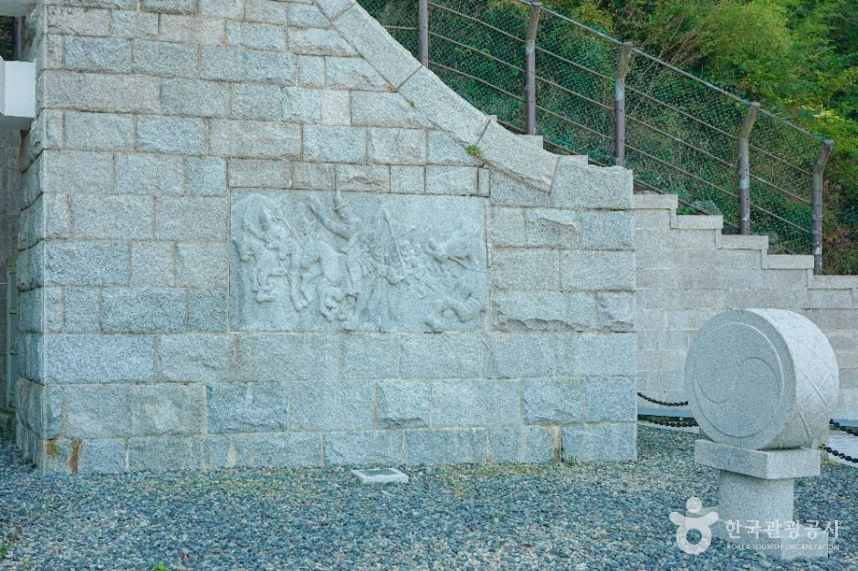 충익사 의병탑 여행 추천 - 로드트립