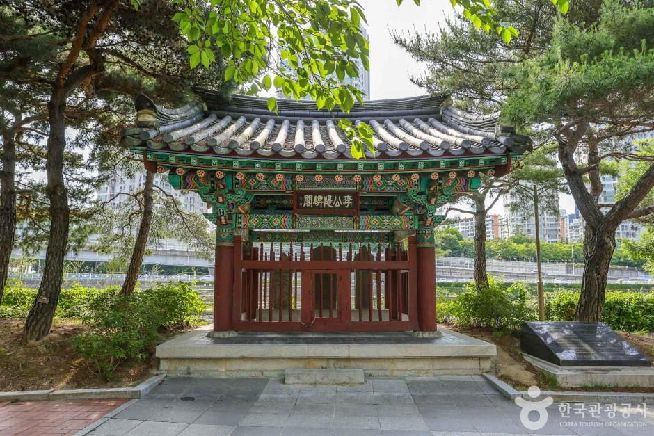 이공제비 및 군수이후범선영세불망비 여행 추천 - 로드트립