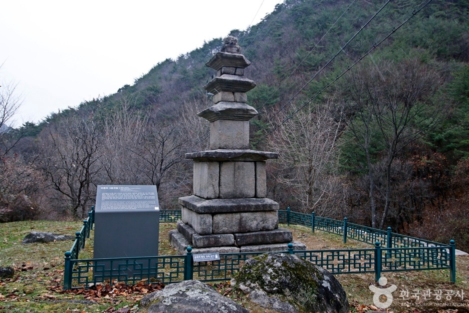 충주 미륵대원지 삼층석탑 여행 추천 - 로드트립
