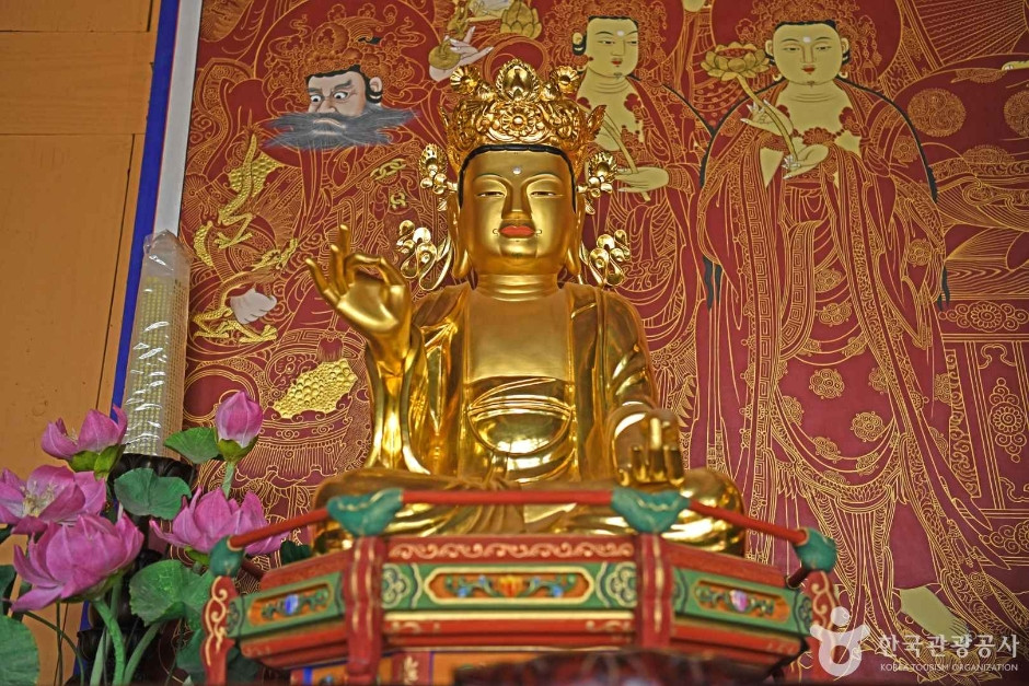개심사 목조여래좌상과 목조관음보살좌상 여행 추천 - 로드트립