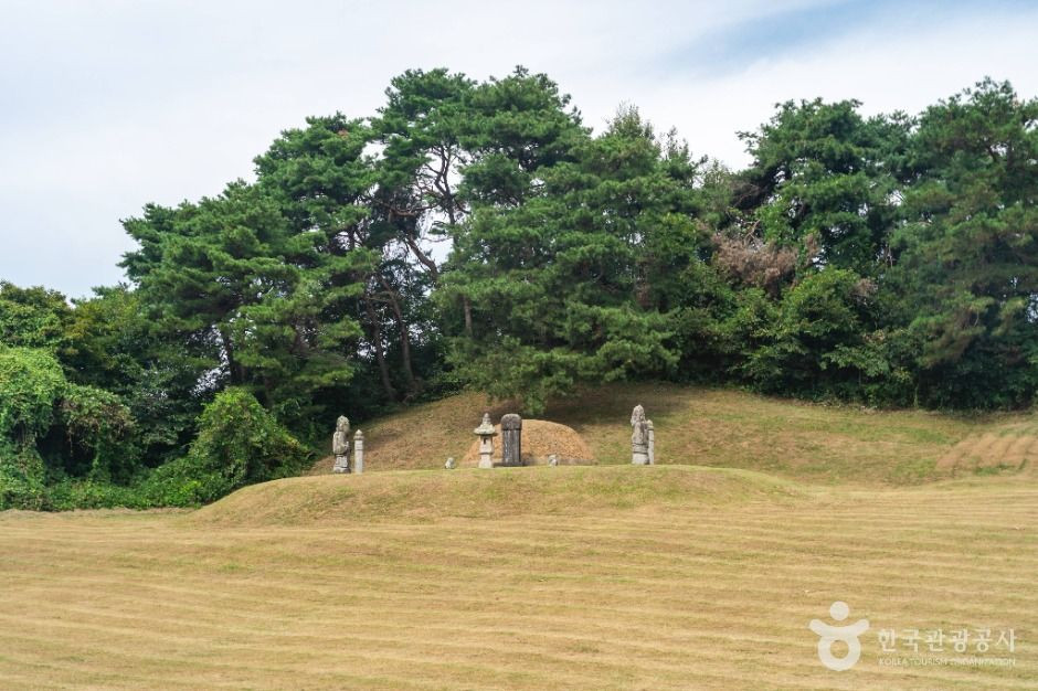 충주 이수일 묘소 여행 추천 - 로드트립