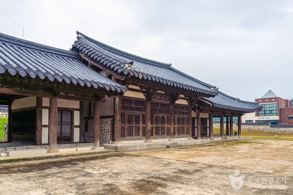 안성 객사 정청 여행 추천 - 로드트립