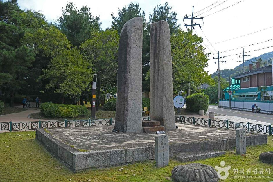 춘천 근화동 당간지주 여행 추천 - 로드트립