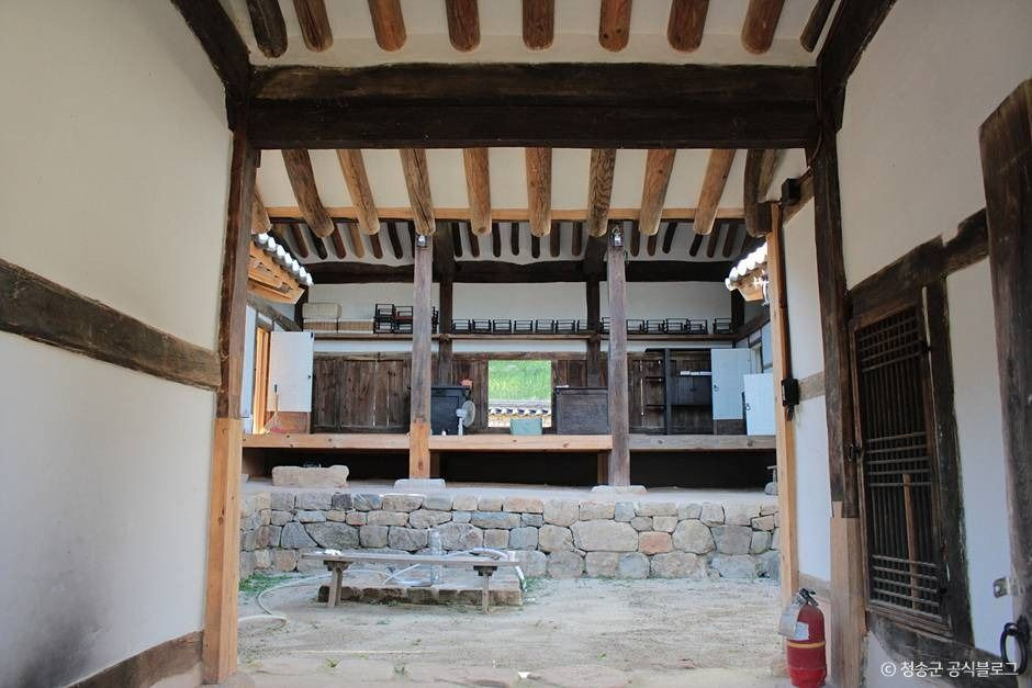 청송 평산신씨 판사공파 종택과 분가 고택 여행 추천 - 로드트립