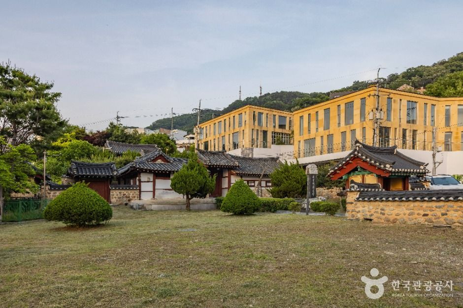 청주 표충사 여행 추천 - 로드트립