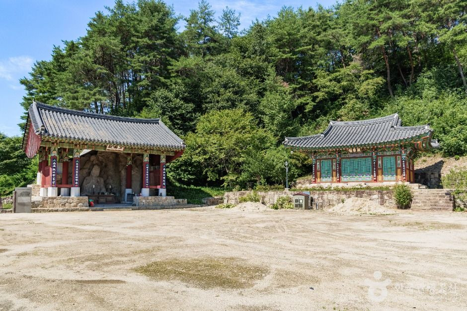 봉화 북지리 마애여래좌상 여행 추천 - 로드트립