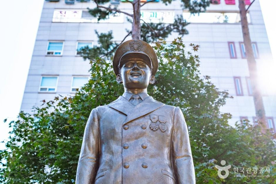윌리엄해밀턴쇼 동상 여행 추천 - 로드트립