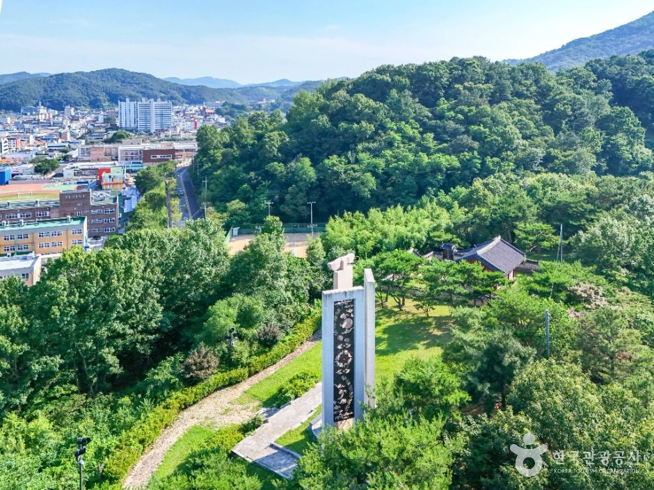 우륵기념탑 여행 추천 - 로드트립