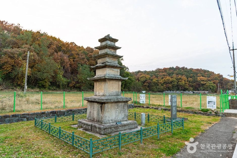 천안 천흥사지 당간지주·오층석탑 여행 추천 - 로드트립